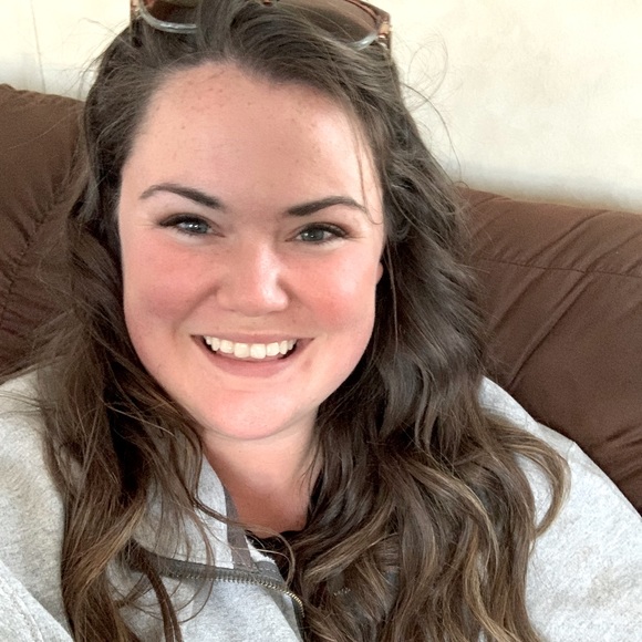 Meet your Posher, Laura - Picture 1 of 1